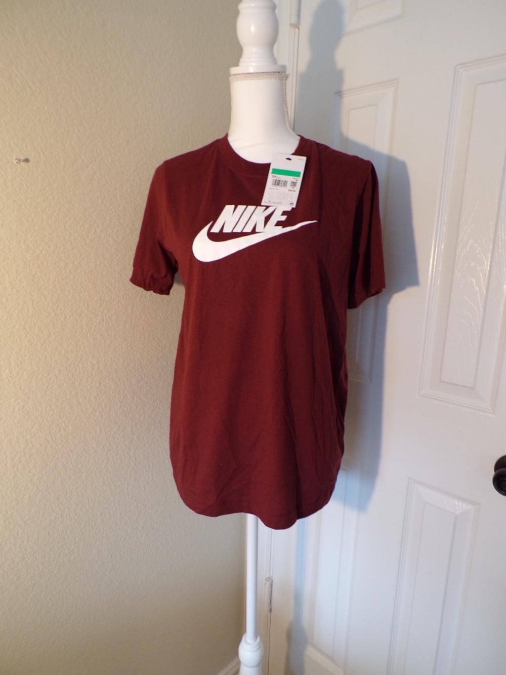 Nike Kids "The Nike Tee" Futura Logo T-Shirt Size XL Dark Red/Maroon NWT